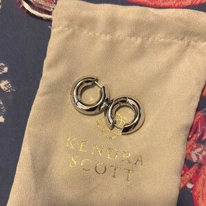 Kendra Scott Mikki metal huggie Earrings